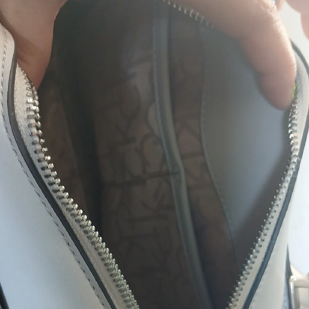 Calvin Klein Gray and White Satchel with Structured Design NWOT - Picture 5 of 9